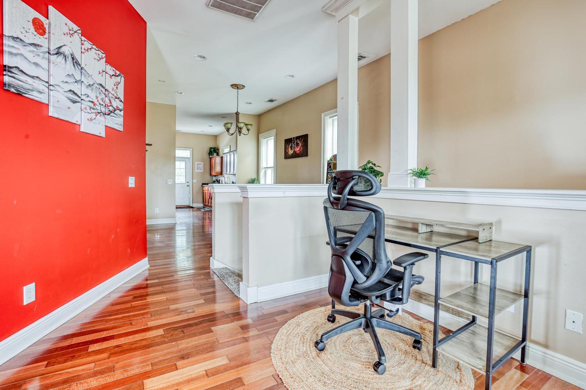 14 Ppl, Spacious Backyard, Hammock, Fitness Equipment, Near Down Town Apartment