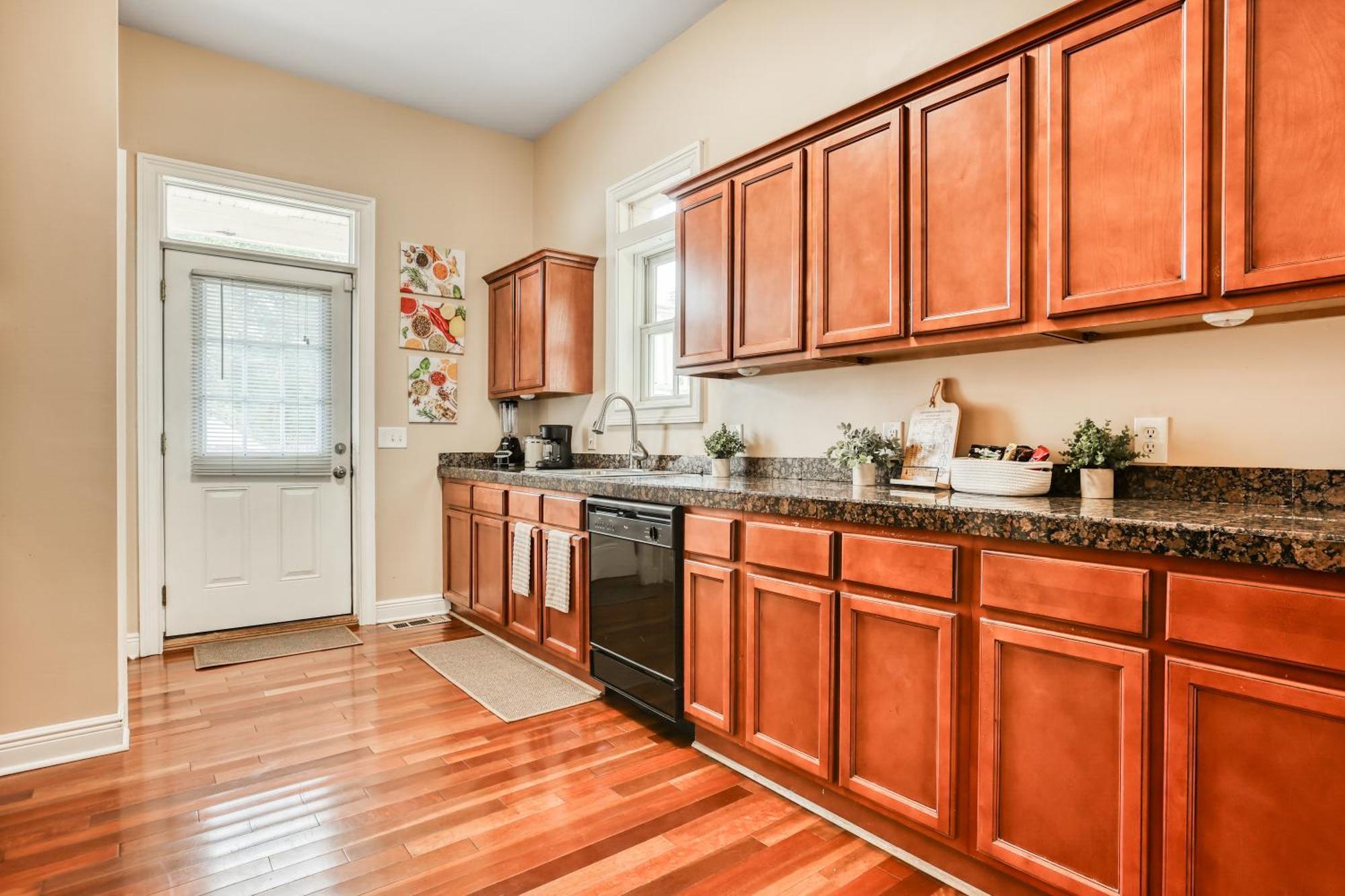 7 Ppl, Down Town, Spacious Backyard & Bbq Apartment Savannah