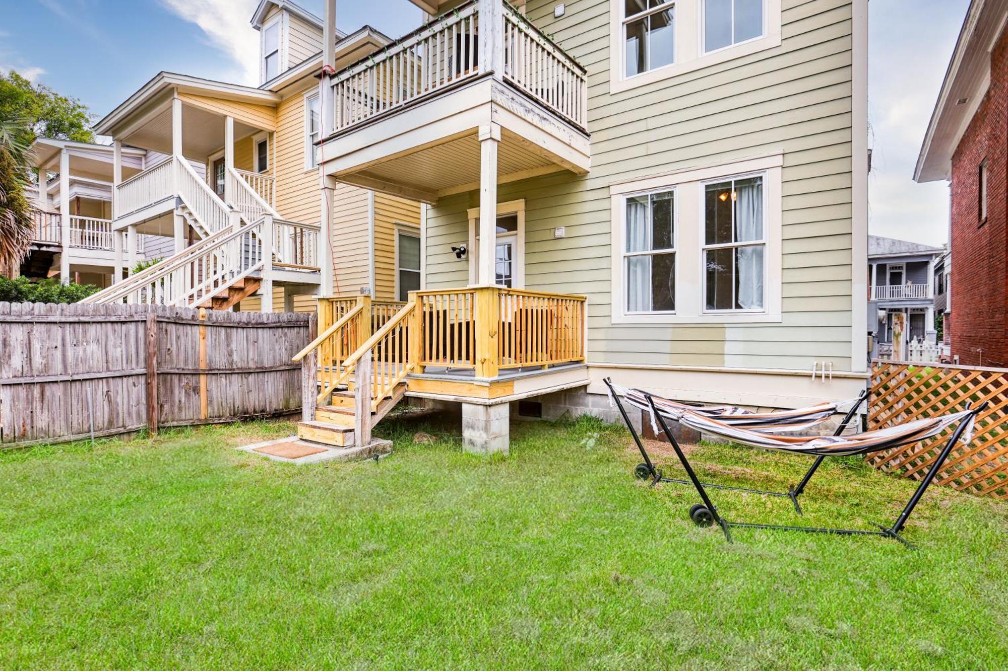 7 Ppl, Down Town, Spacious Backyard & Bbq *