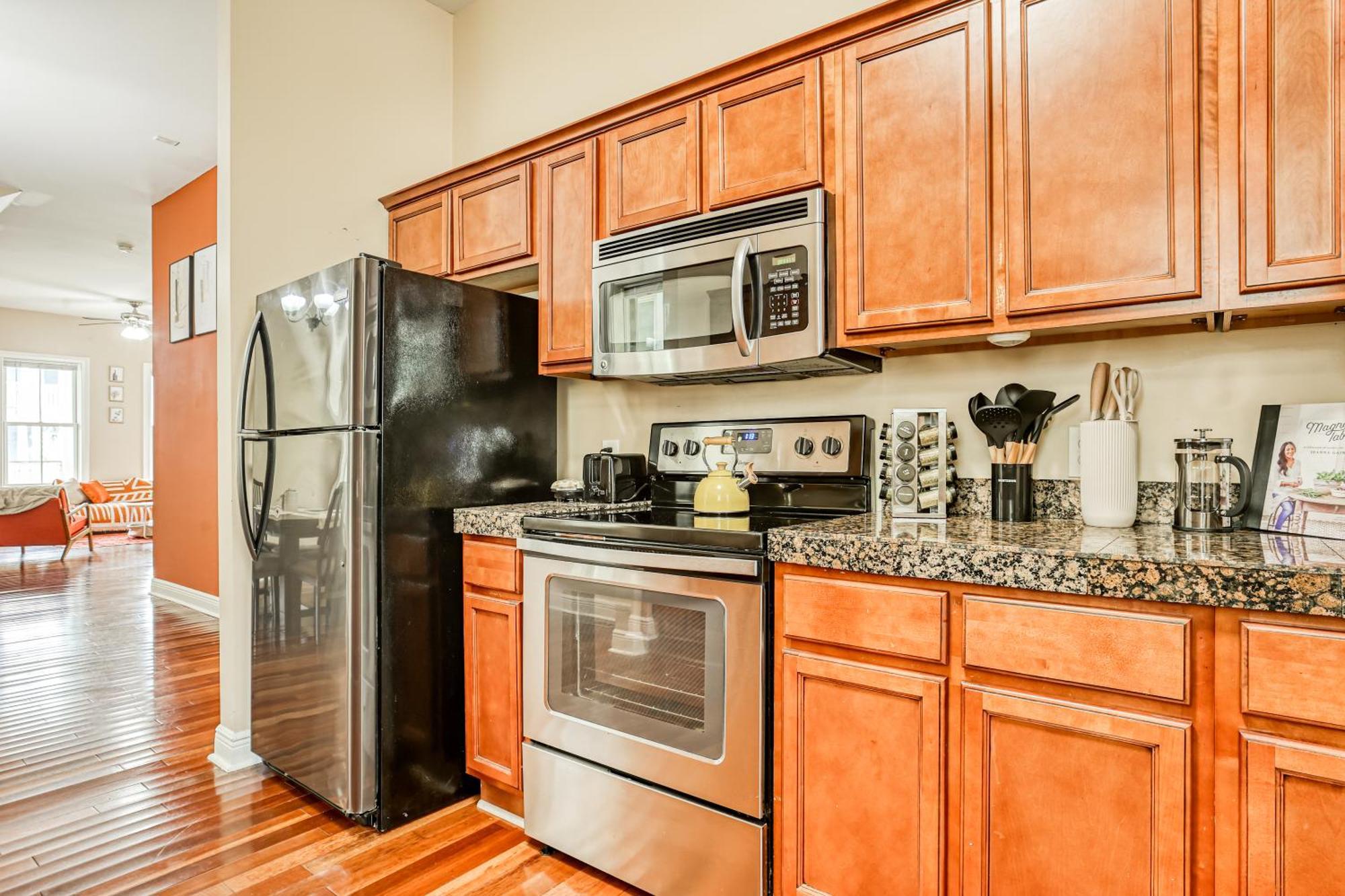 7 Ppl, Down Town, Spacious Backyard & Bbq Savannah