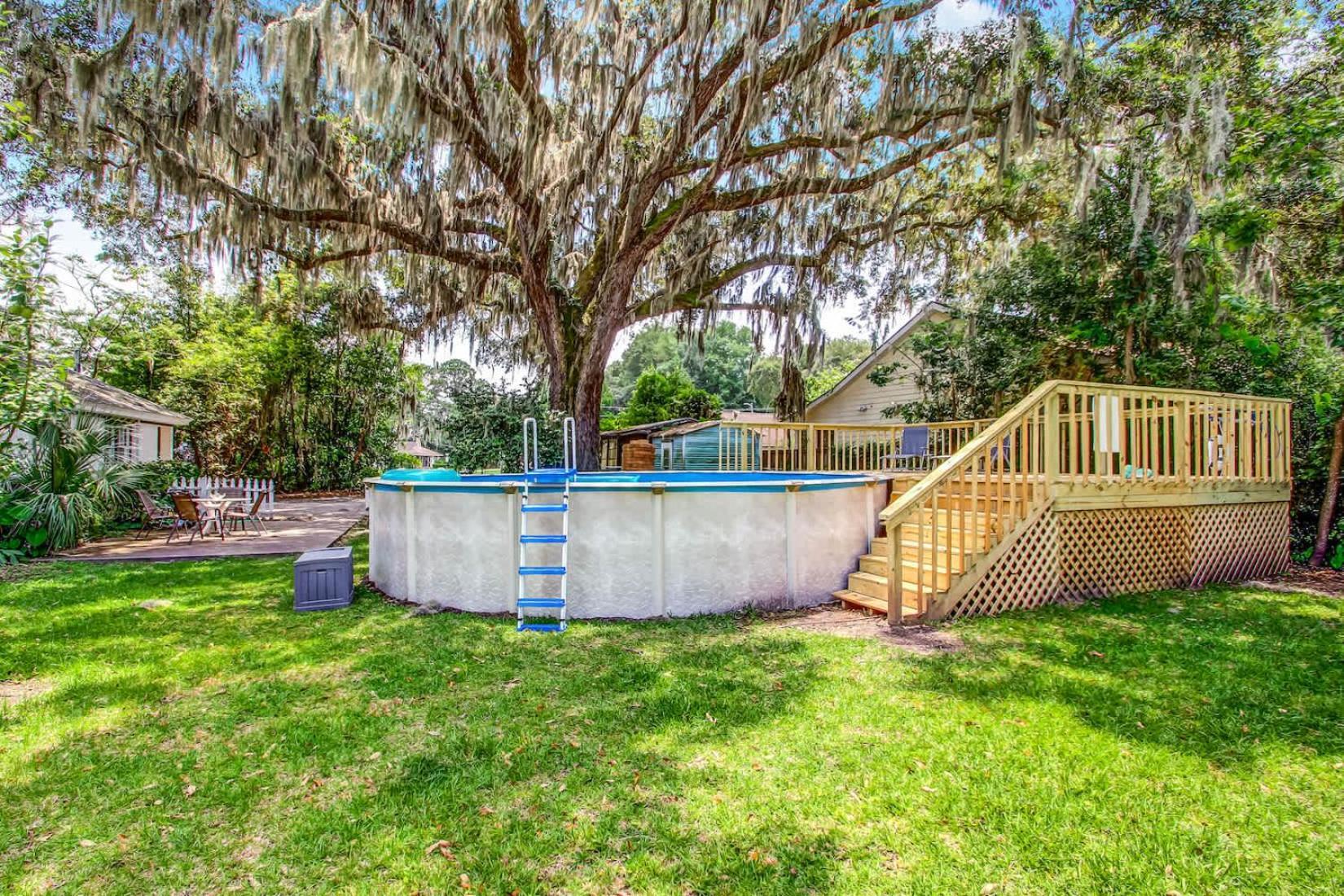 With Gazebo-swanky Style Holiday home Savannah