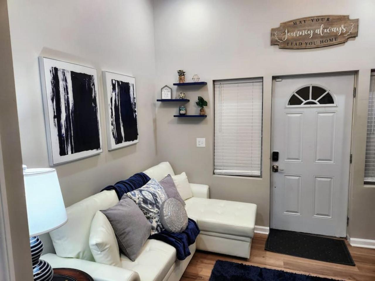 Stylish 1br Near Heart Of Town *