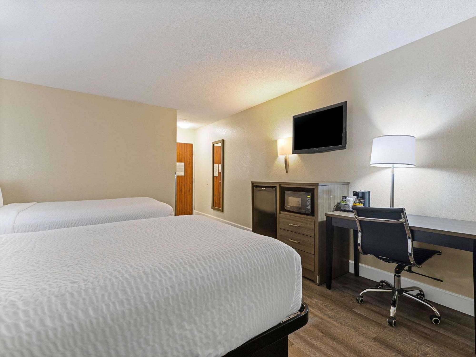Clarion Pointe Gateway I-95 Hotel Savannah