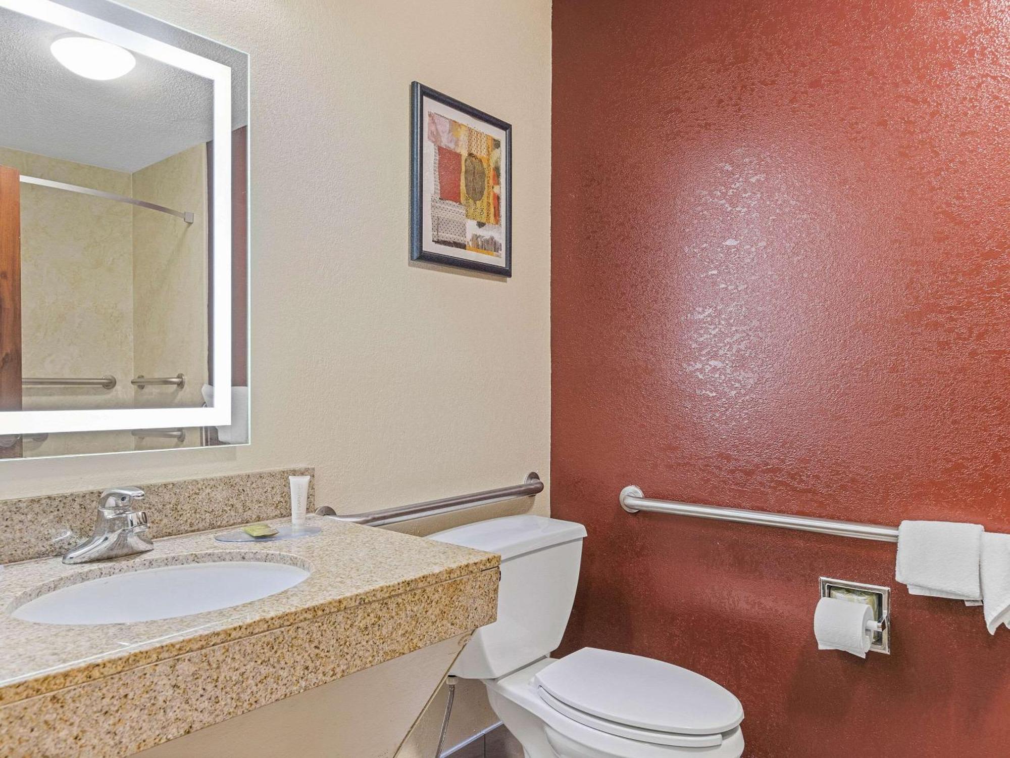 Clarion Pointe Gateway I-95 Hotel Savannah