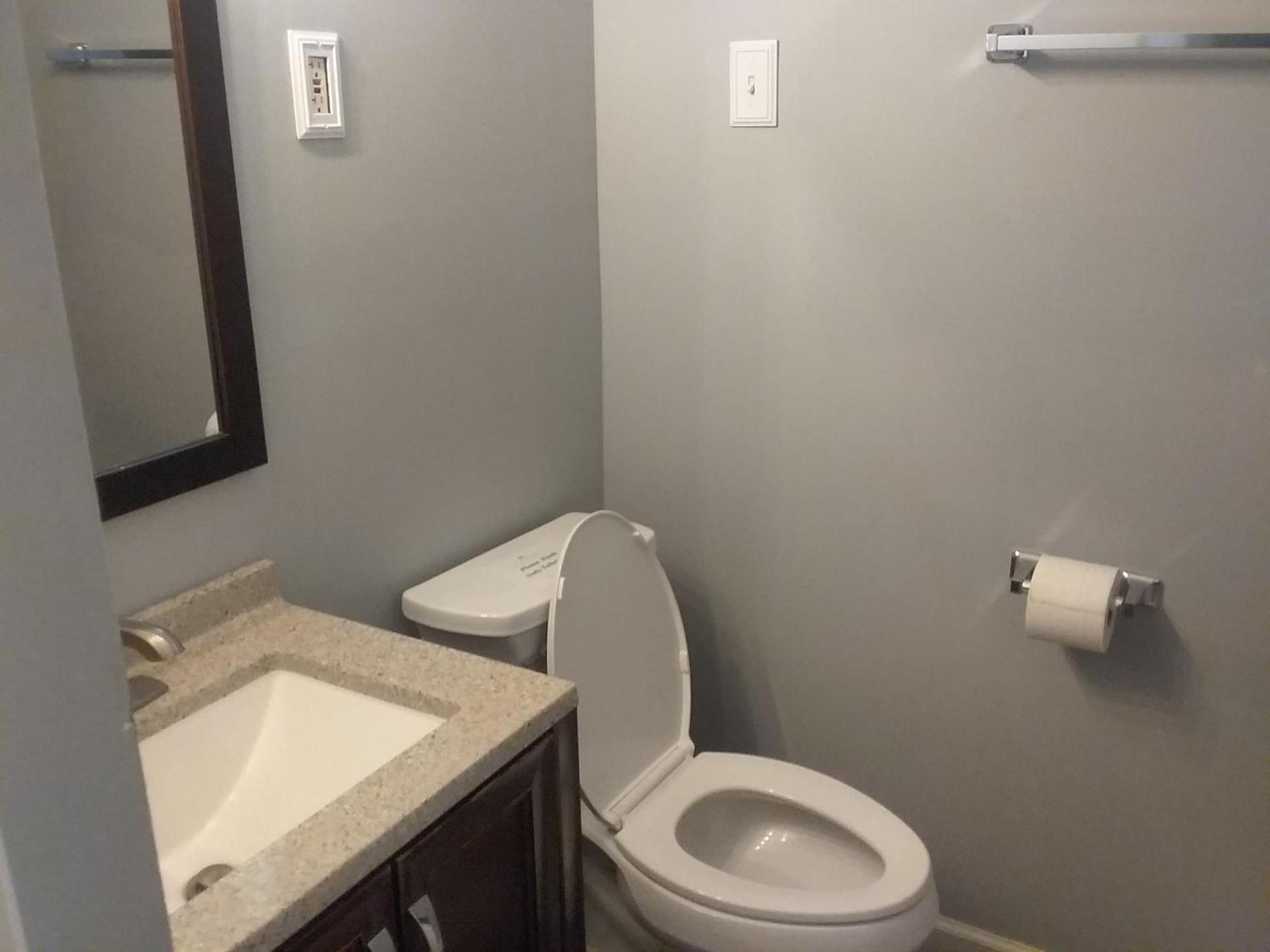 Halcyon Hangout-mins To Downtown-ping Pong-pets Holiday home