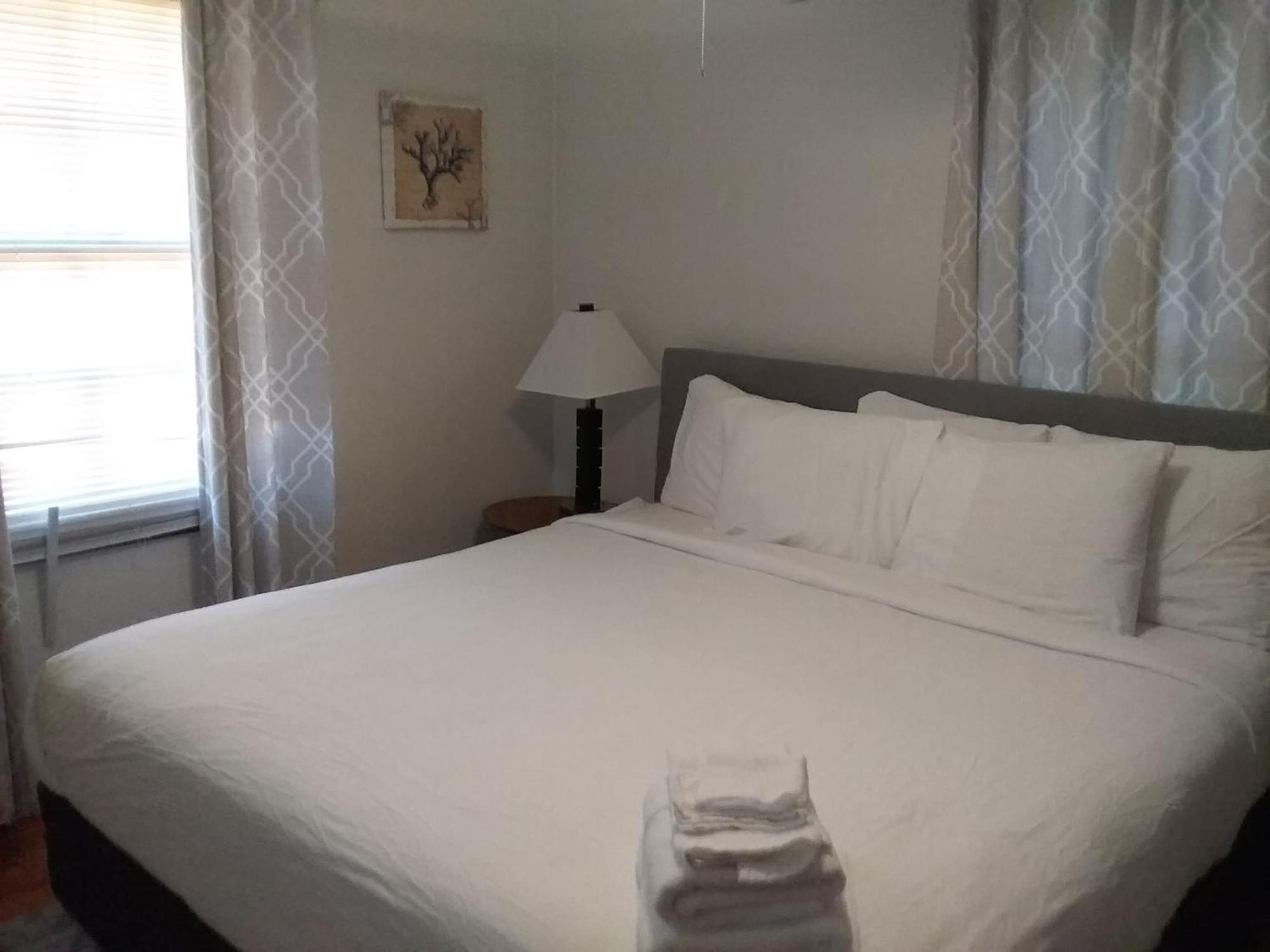 Retro Rainbow At Herb River-highlighter Hideaway #5 Holiday home Savannah