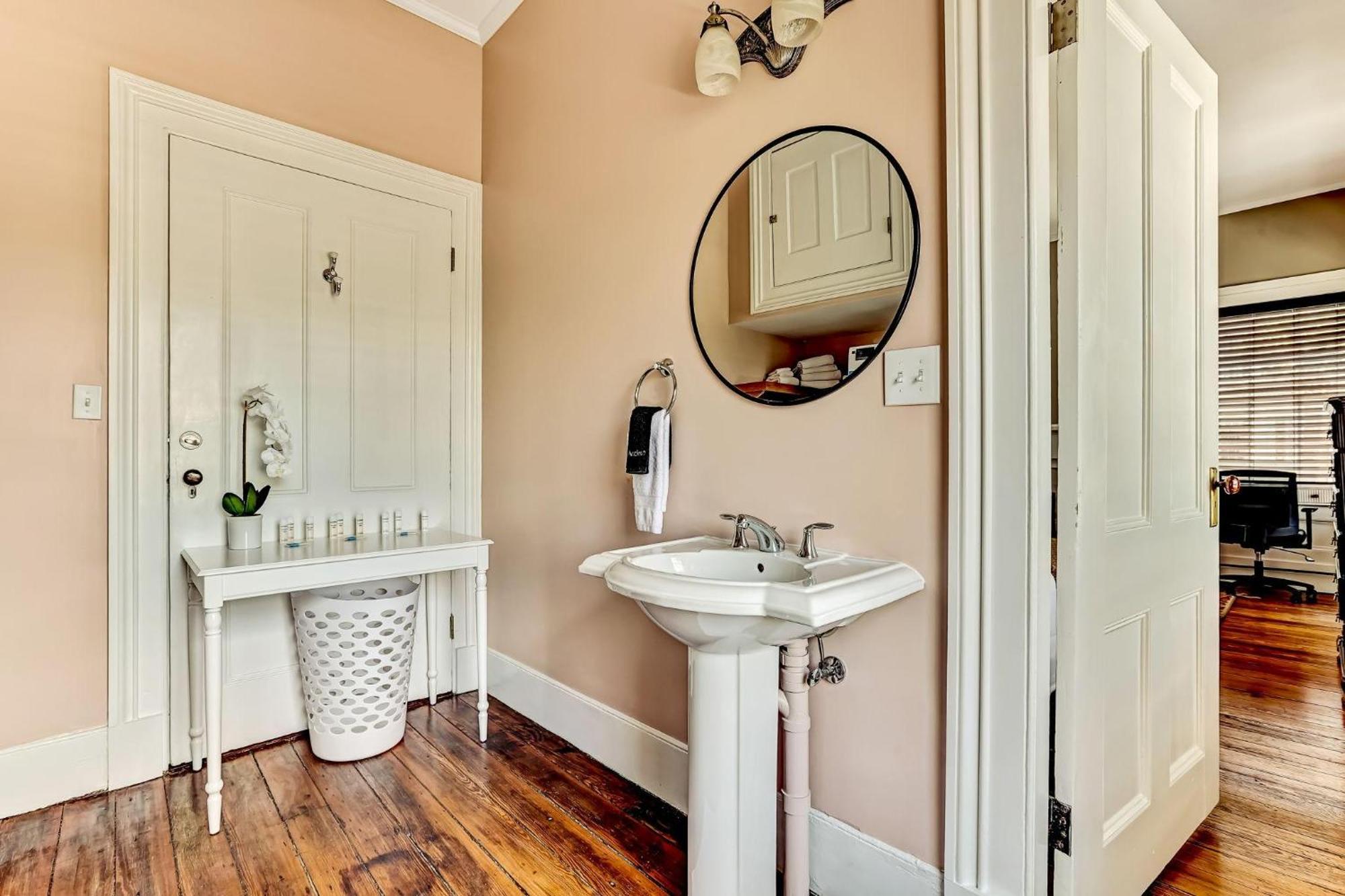 23 E York Street Unit 2 * Savannah