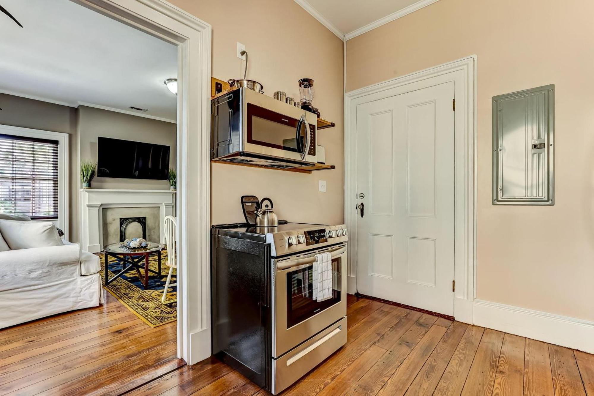23 E York Street Unit 2