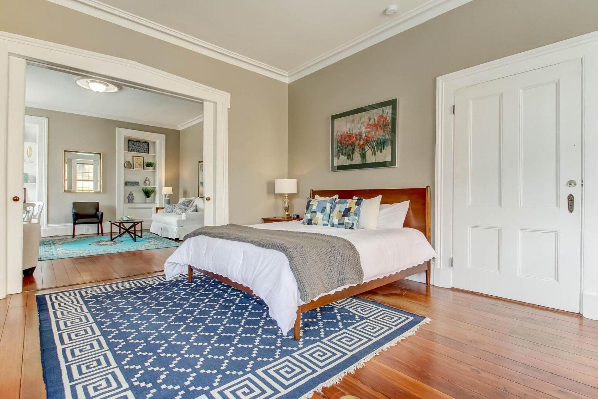 23 E York Street Unit 1 Apartment