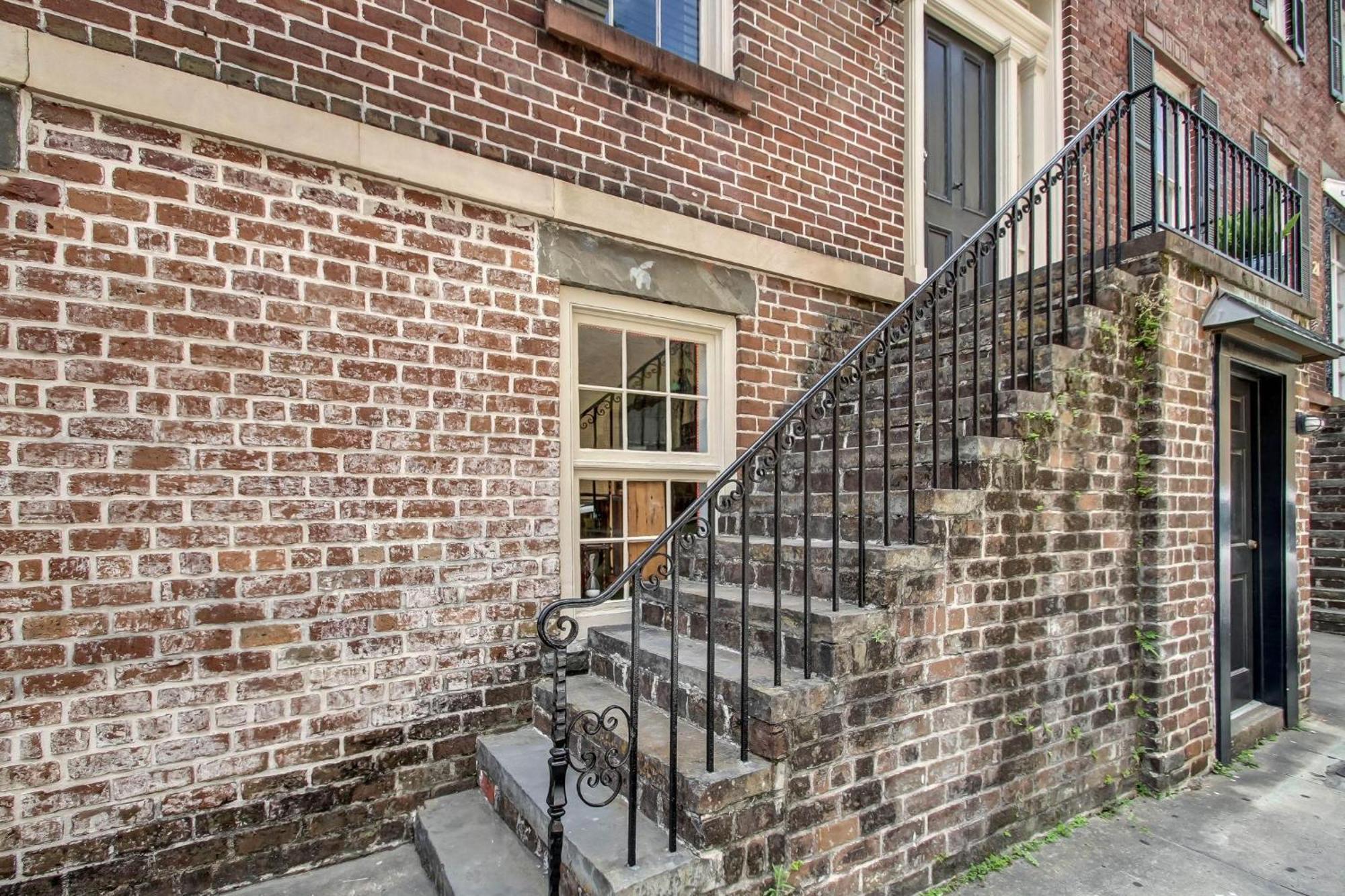23 E York Street Unit 1 Apartment *