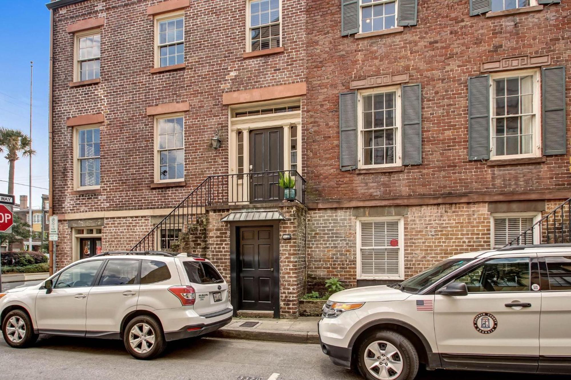 Apartment 23 E York Street Unit 1 *