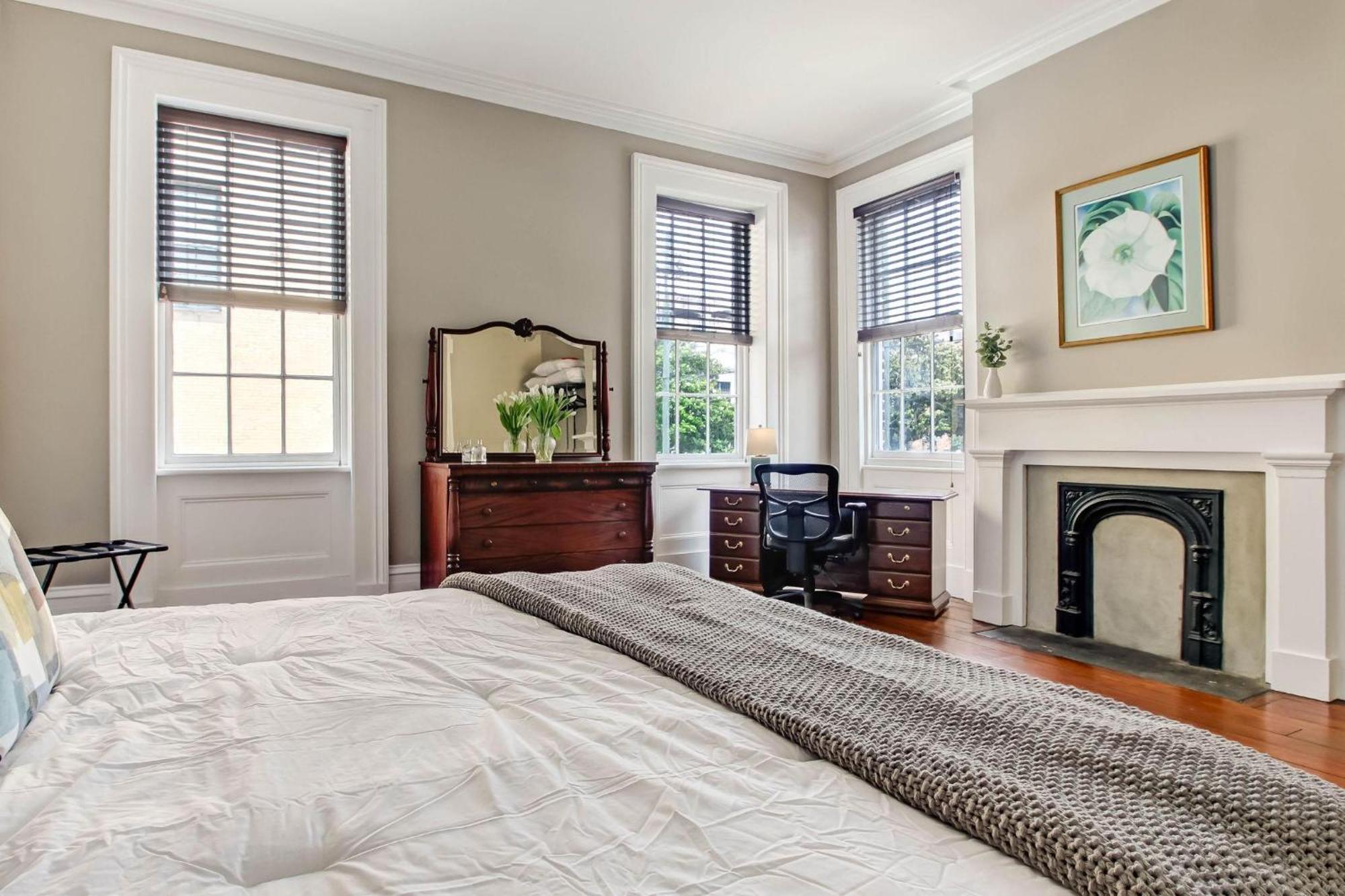 23 E York Street Unit 1 *