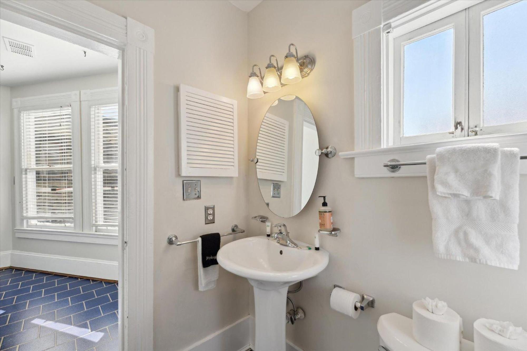 Apartment 109 W Bolton Unit C