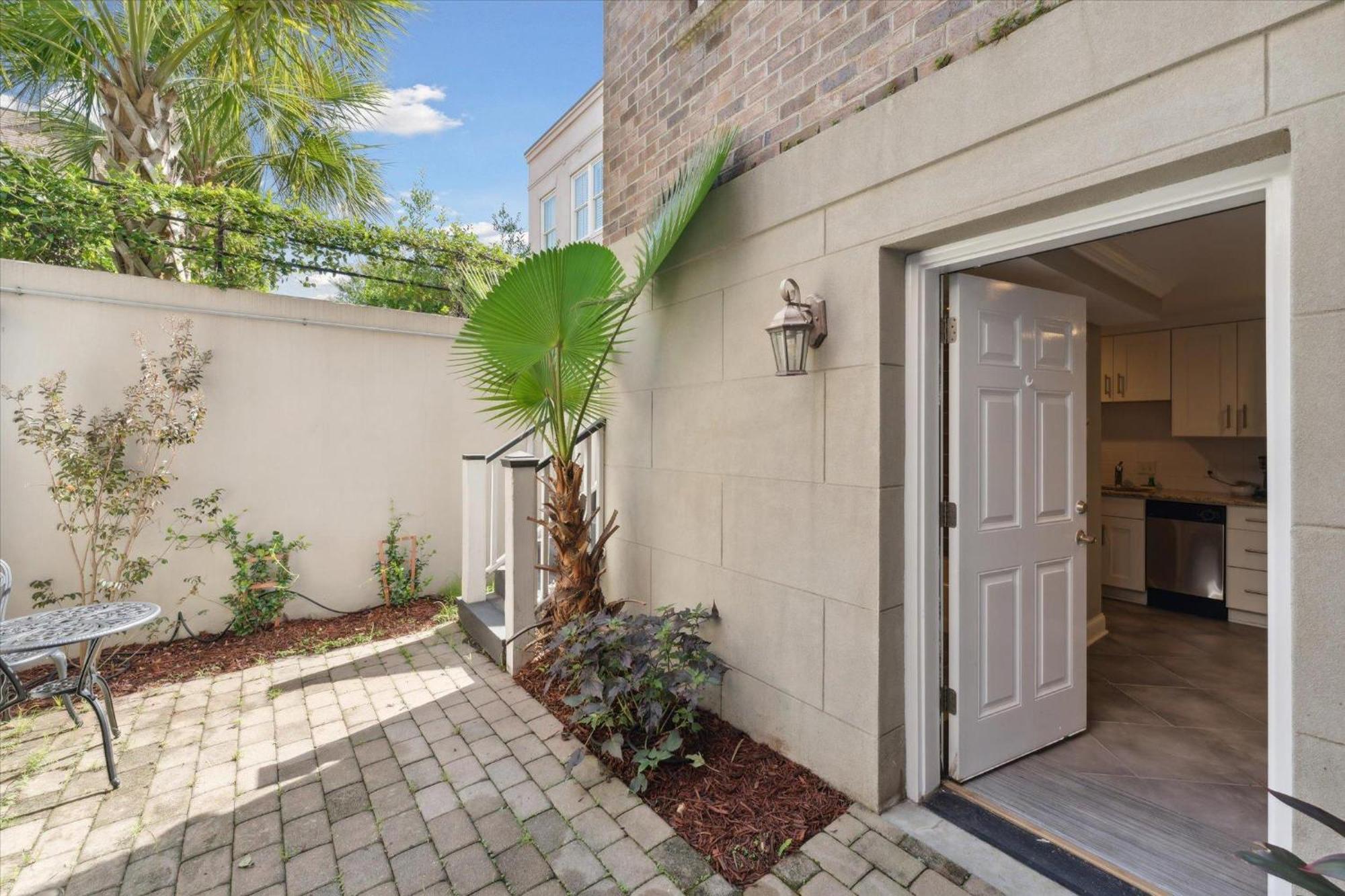 308 W Taylor Street Garden * Savannah