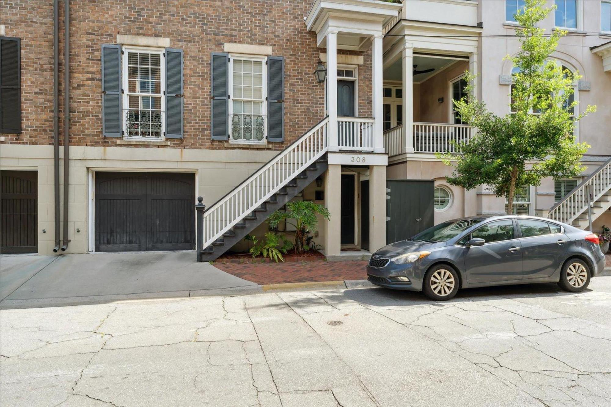 308 W Taylor Street Garden