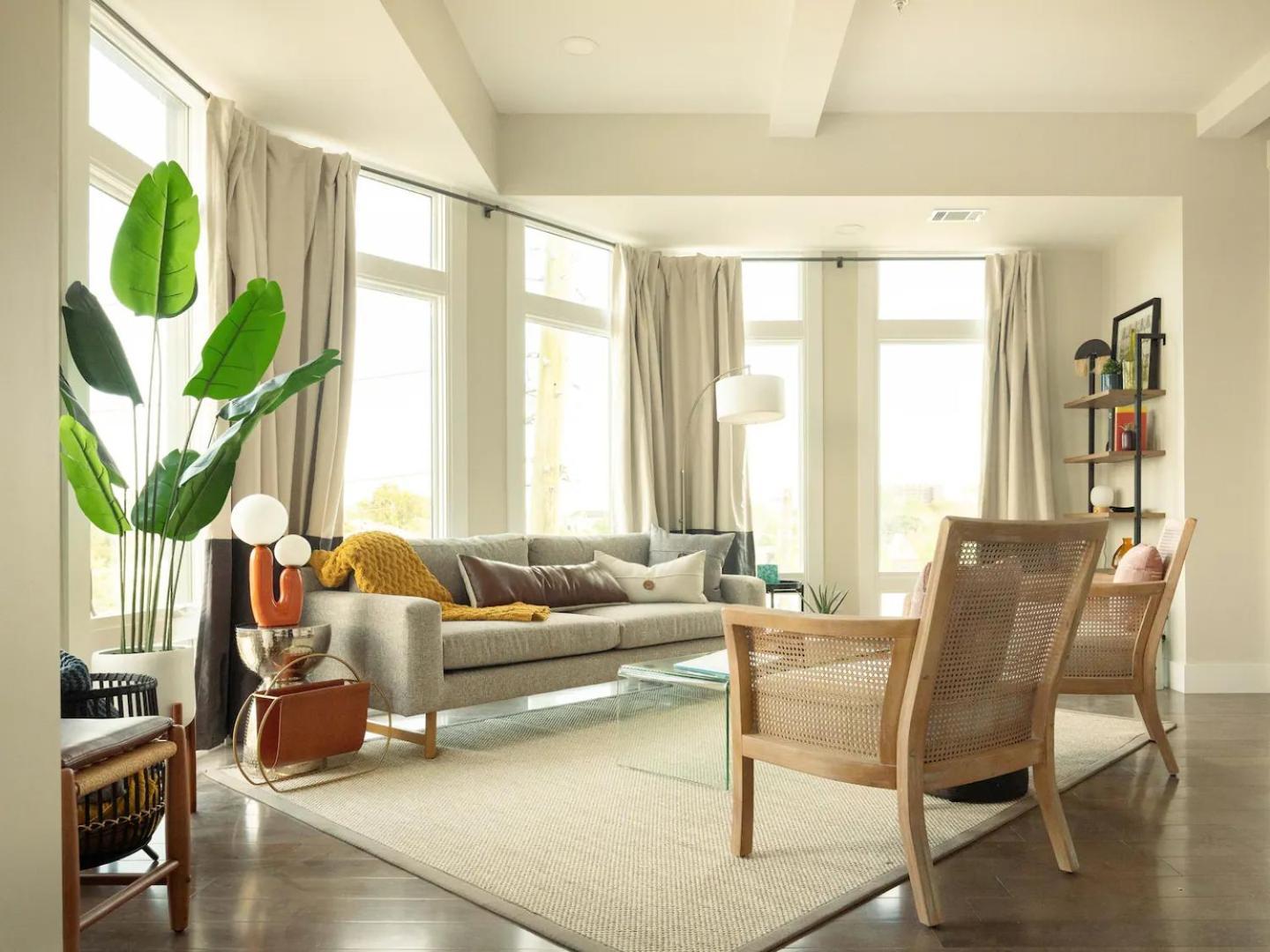 Downtown, Contemporary, 2 Bedroom, Roof Terrace! 3b Apartment Savannah