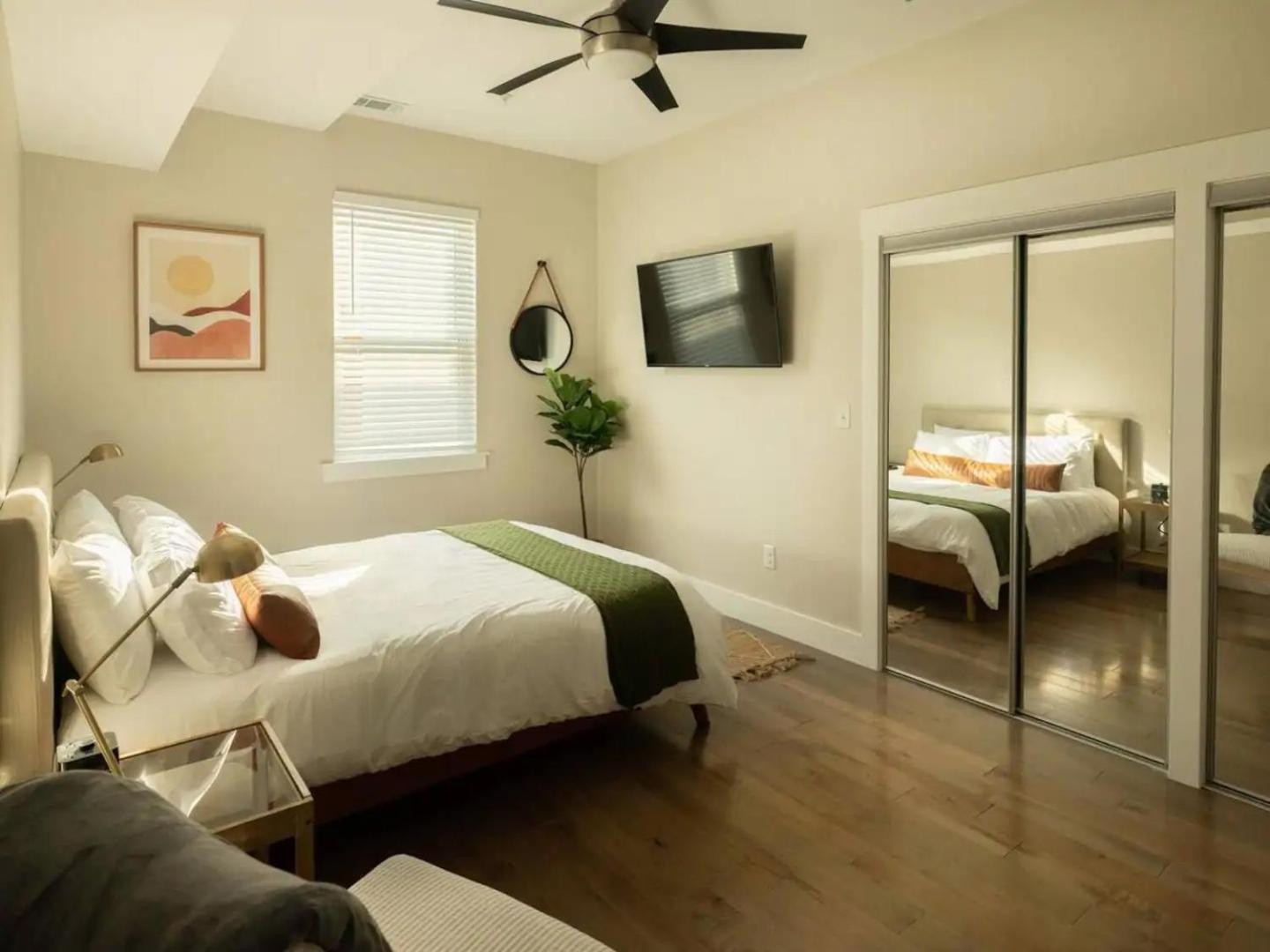 Apartment Downtown, Contemporary, 2 Bedroom, Roof Terrace! 3b