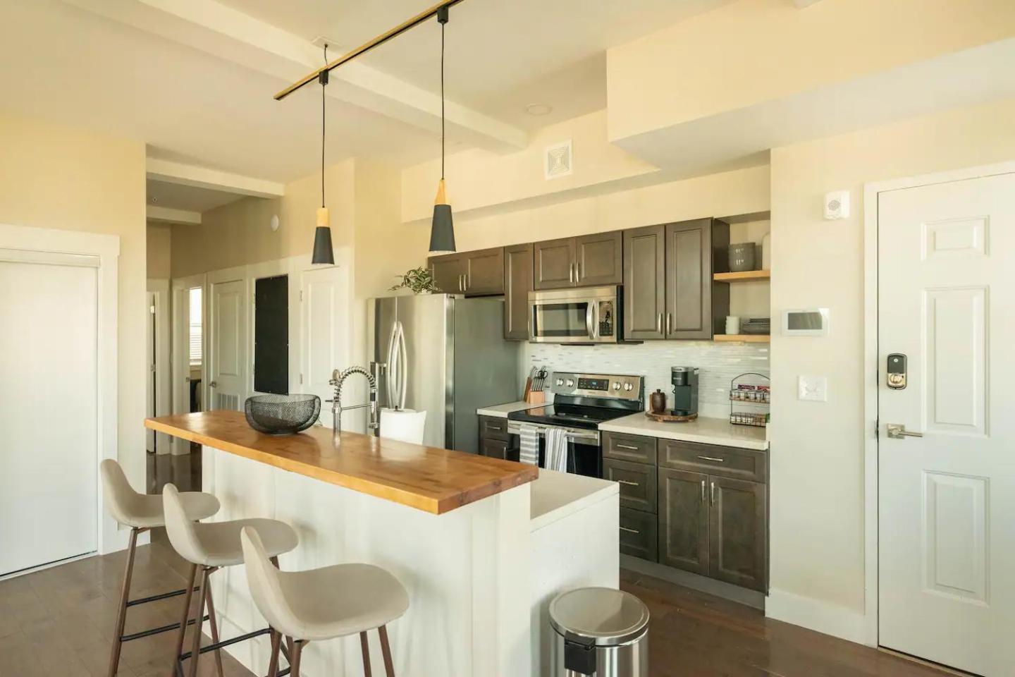 Downtown, Contemporary, 2 Bedroom, Roof Terrace! 4a Savannah