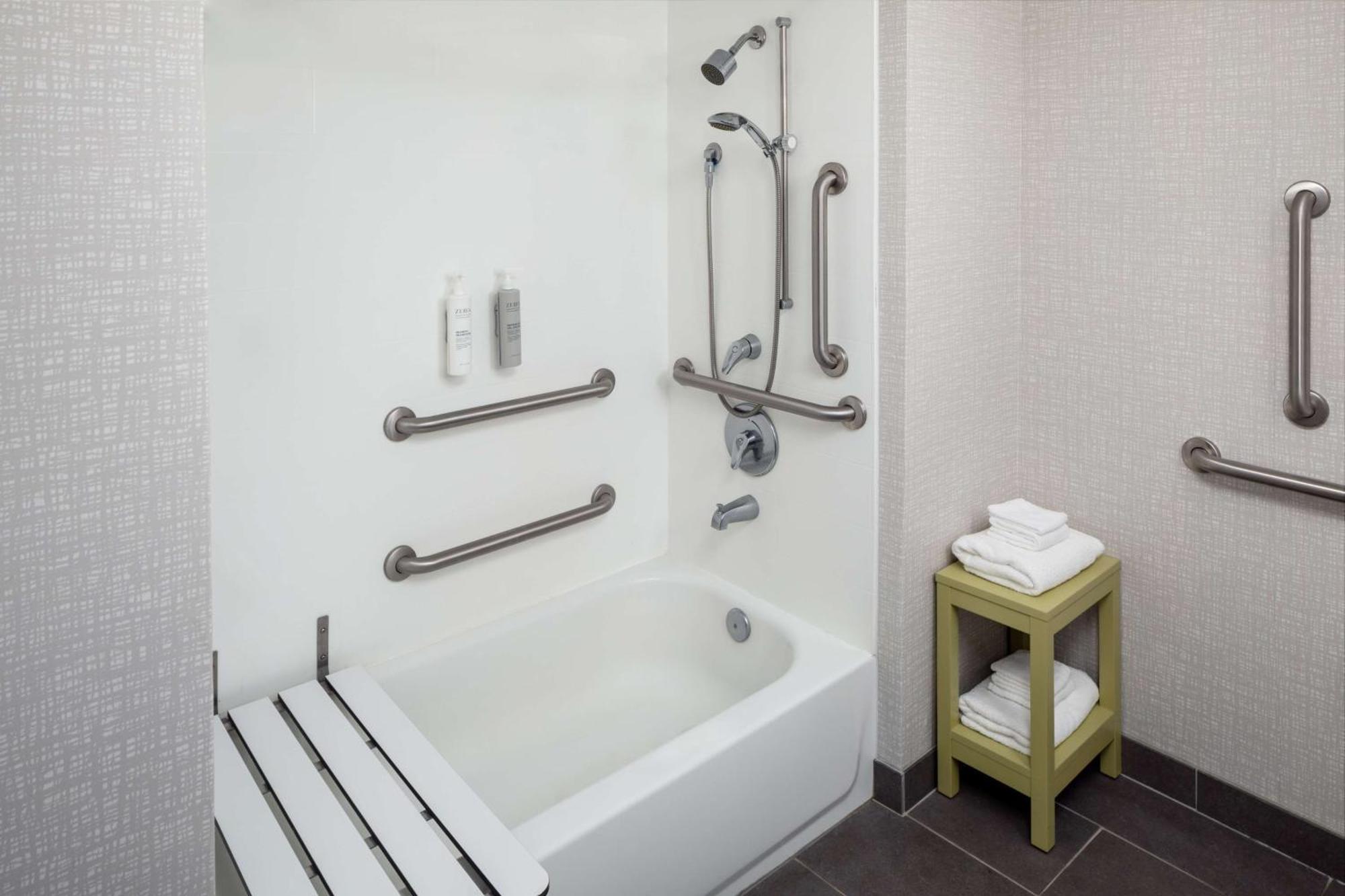 Hampton & - I-95 South - Gateway Hotel 3*