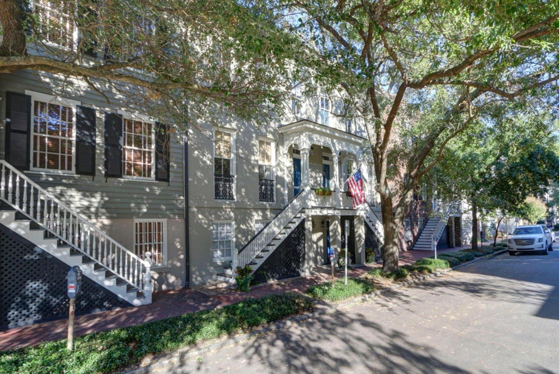Isaac Laroche Main Apartment *