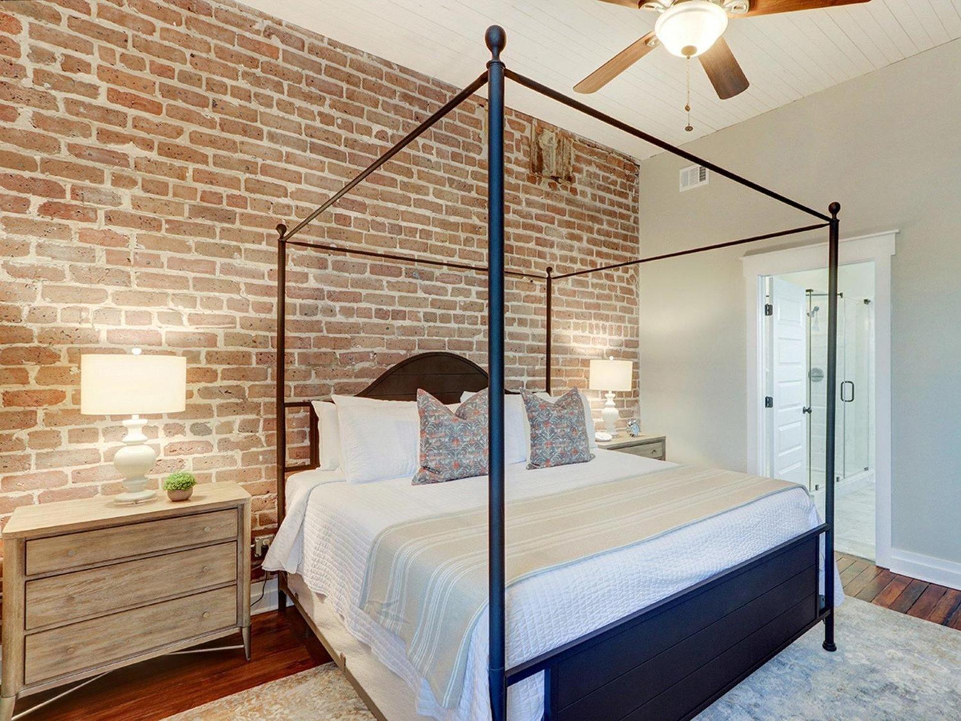Midtown Pointe Apartment *