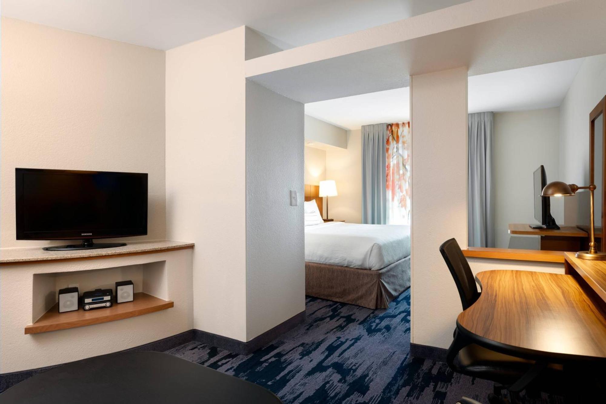 Hotel Fairfield & Airport