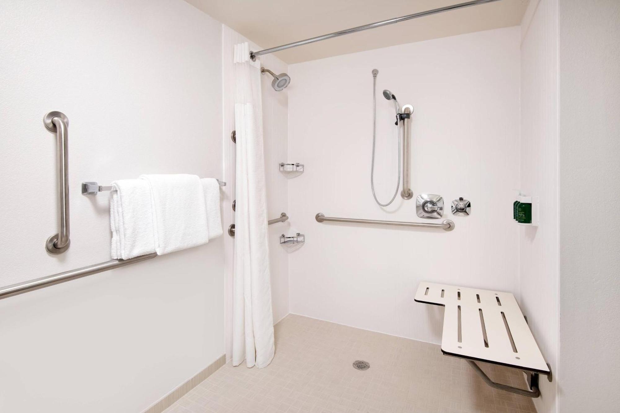 Courtyard By Marriott Midtown Hotel