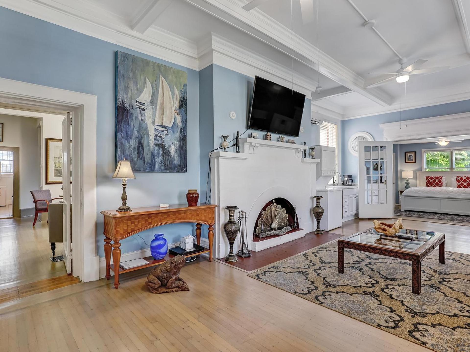 Drayton Place 1a & 1b Apartment *