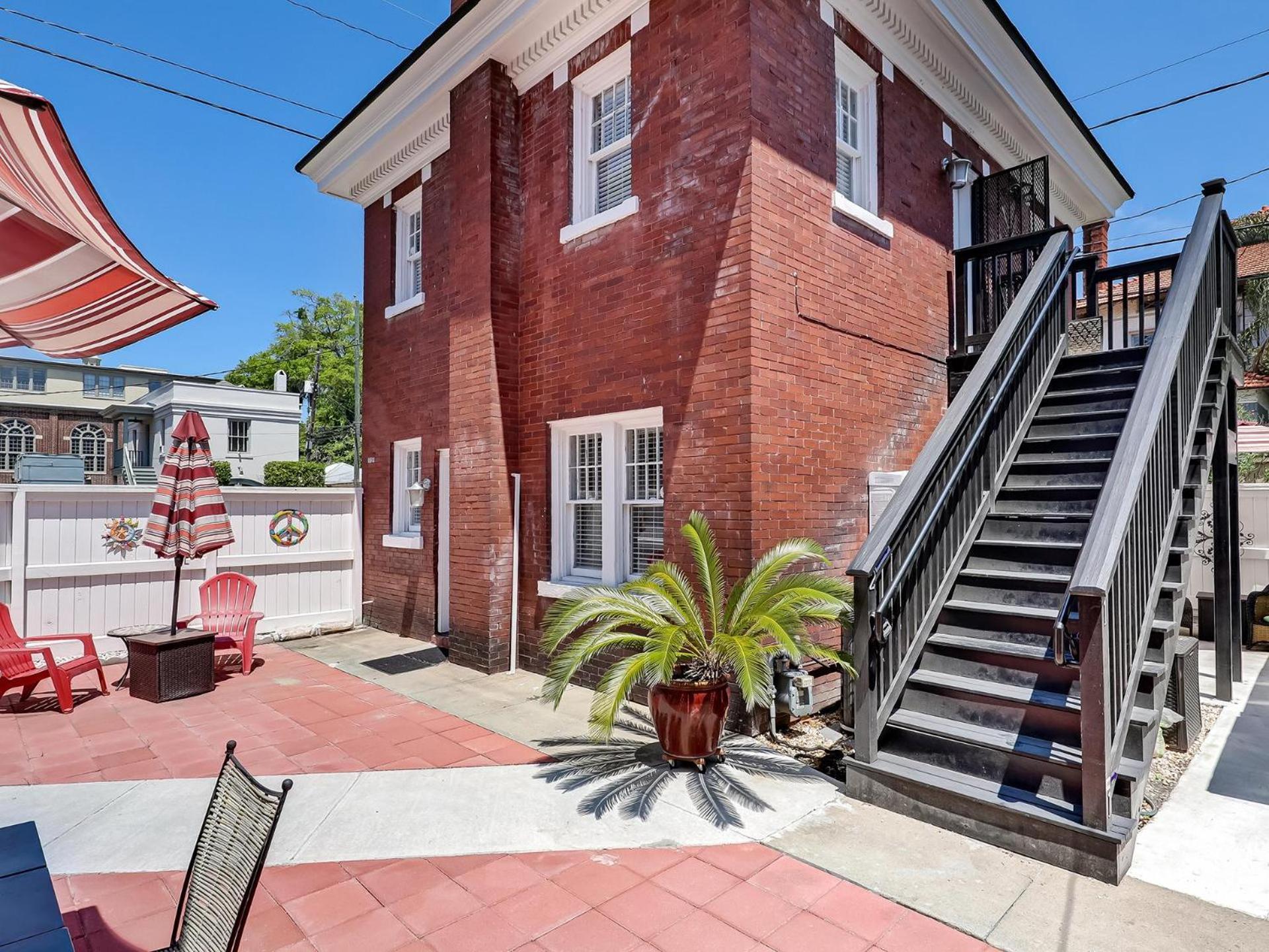 Drayton Place 1a & 1b Apartment