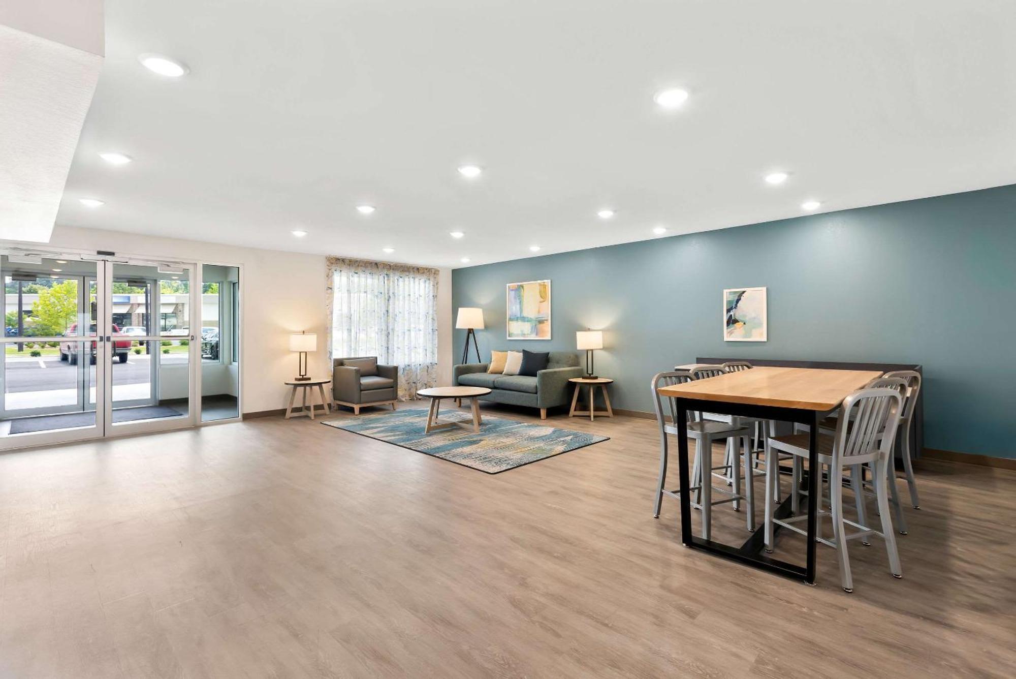 Hotel Woodspring West Chatham Parkway