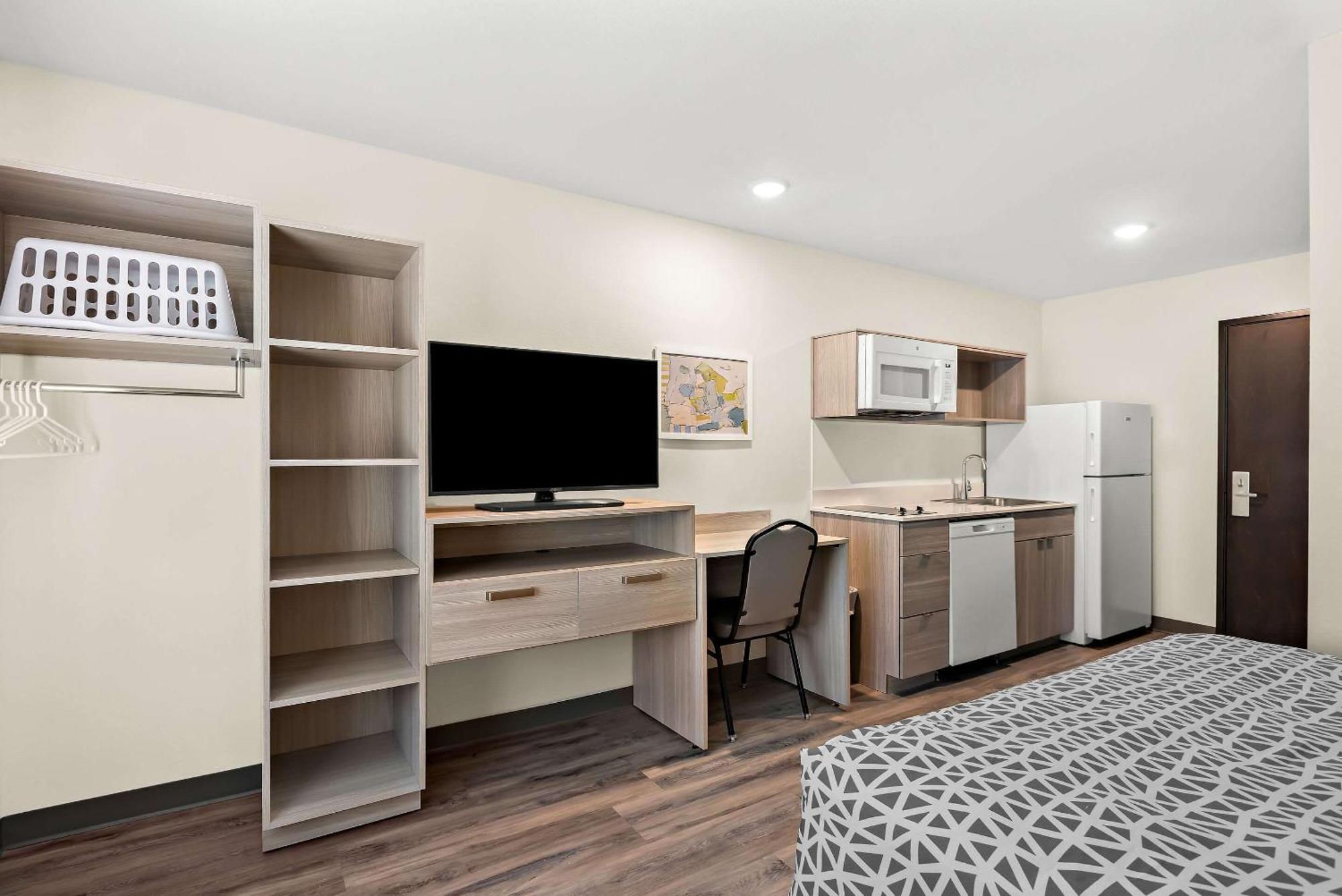 Hotel Woodspring West Chatham Parkway *
