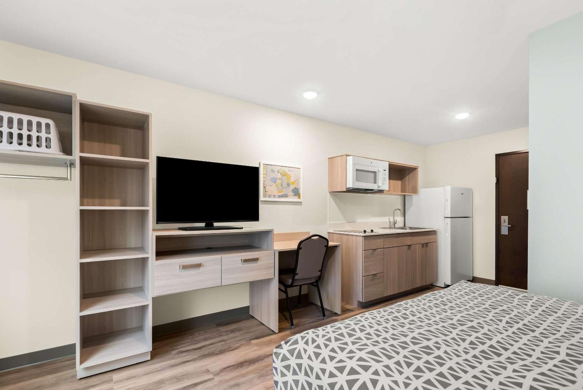 Woodspring West Chatham Parkway * Savannah