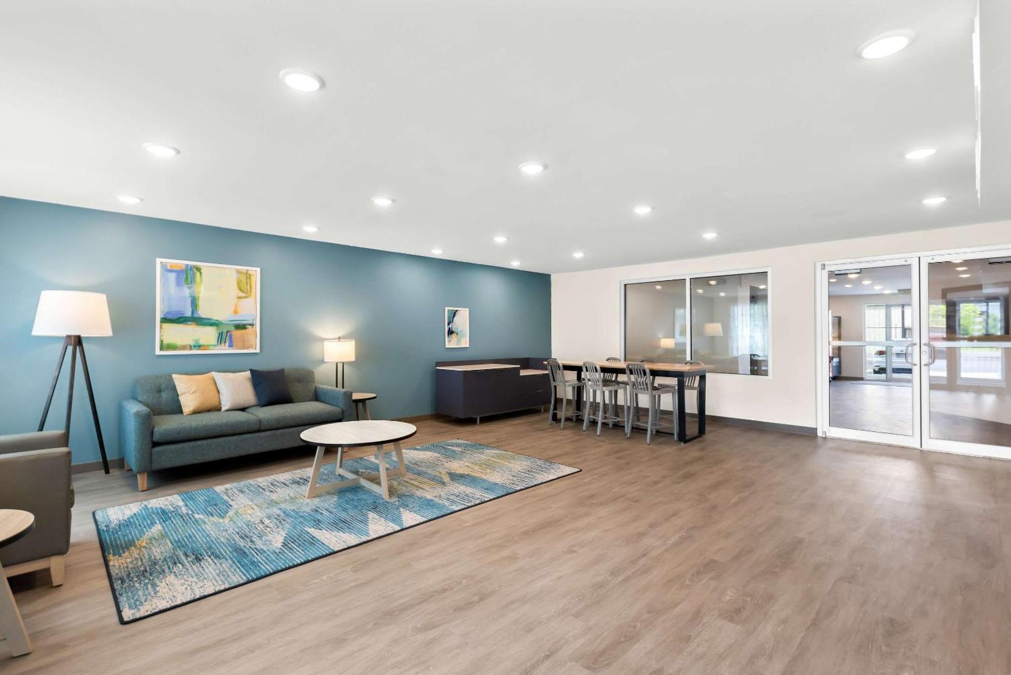 Woodspring West Chatham Parkway * Savannah
