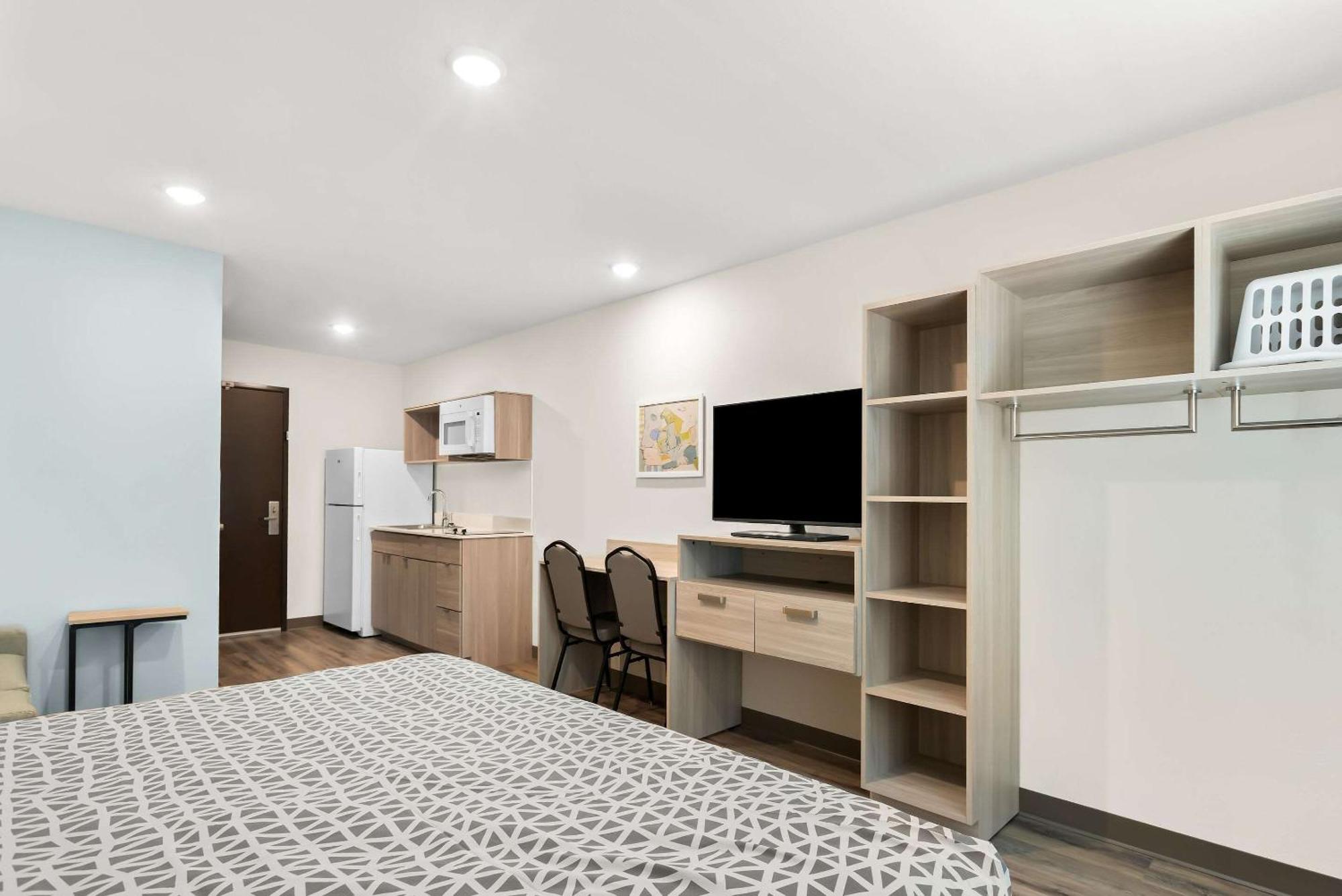 Hotel Woodspring West Chatham Parkway *