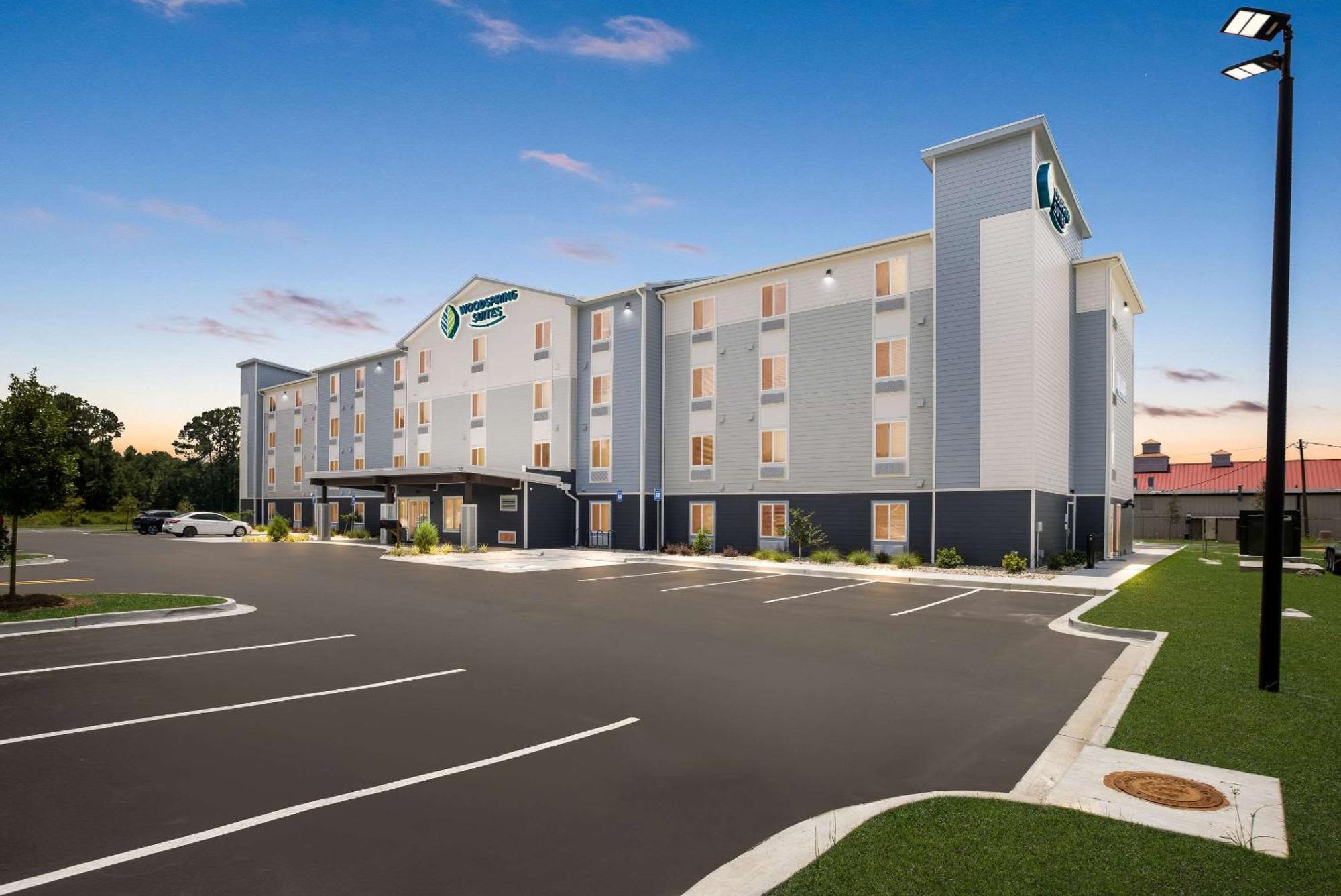Woodspring West Chatham Parkway * Savannah