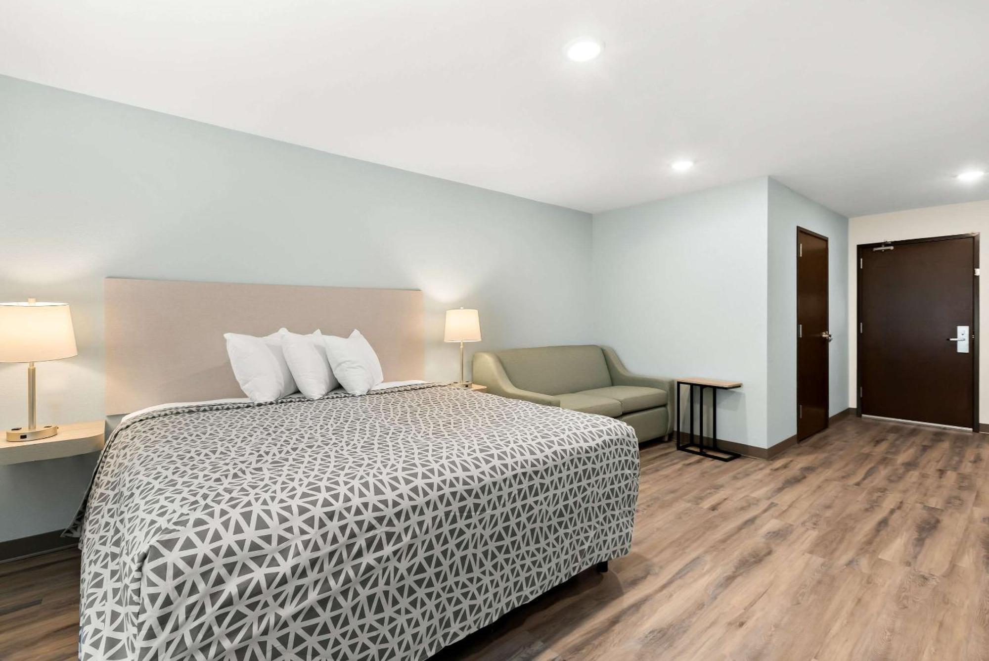 Woodspring West Chatham Parkway Hotel *