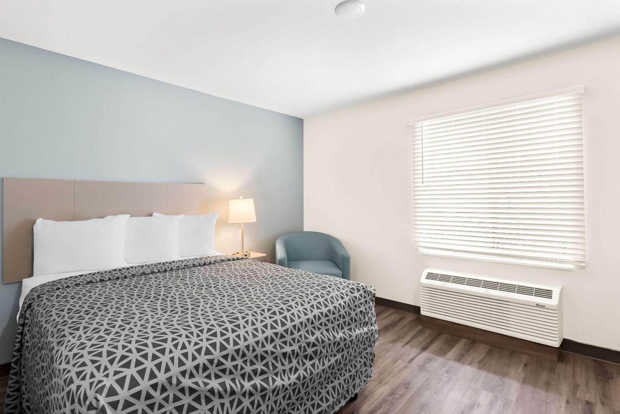 Hotel Woodspring West Chatham Parkway *