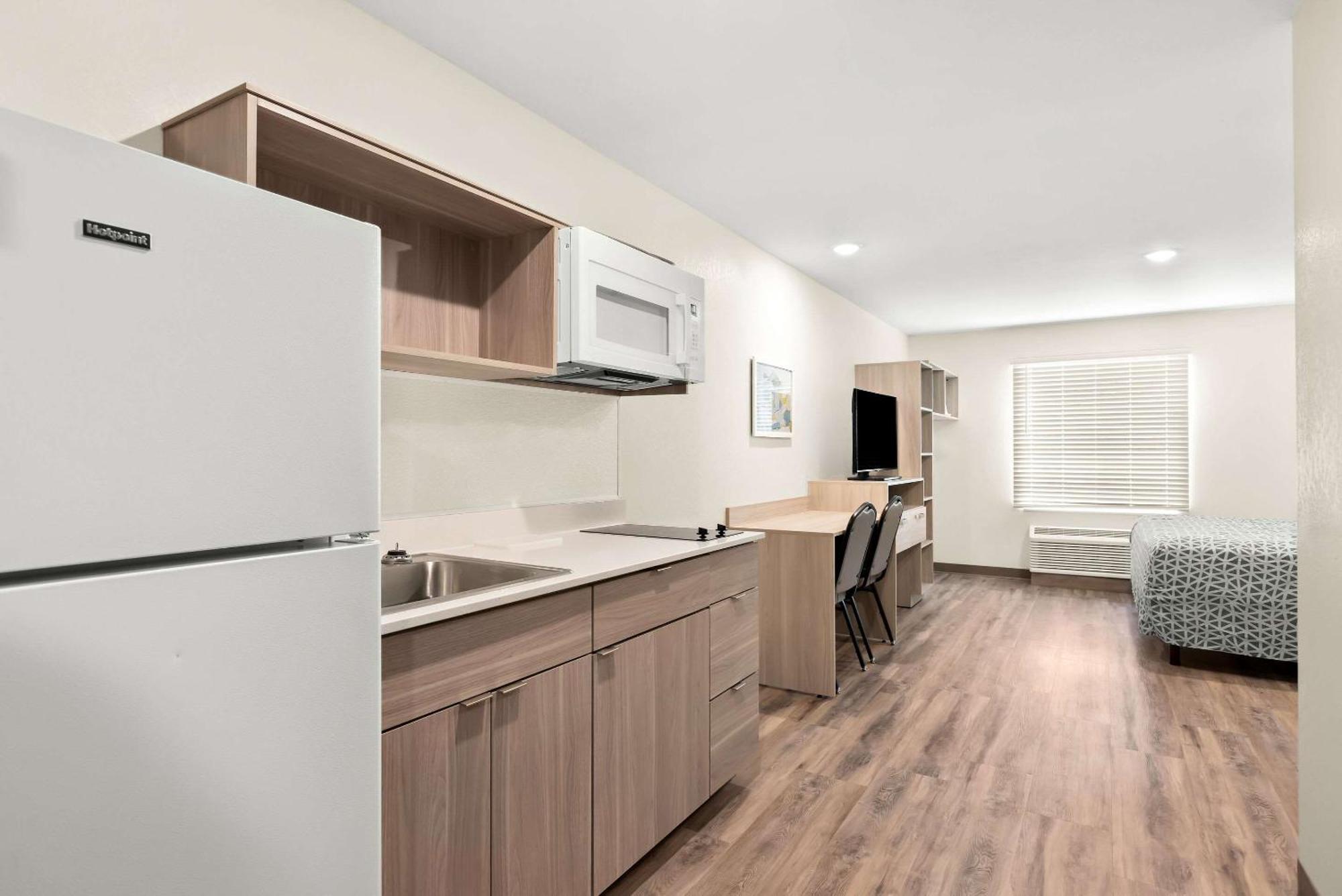 Woodspring West Chatham Parkway * Savannah