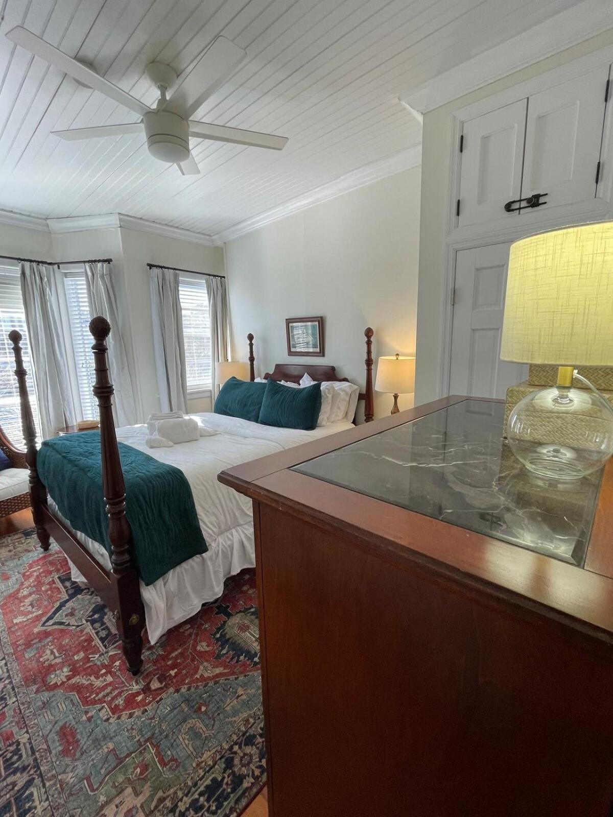 Apartment Classic Quarters At The 101 Savannah
