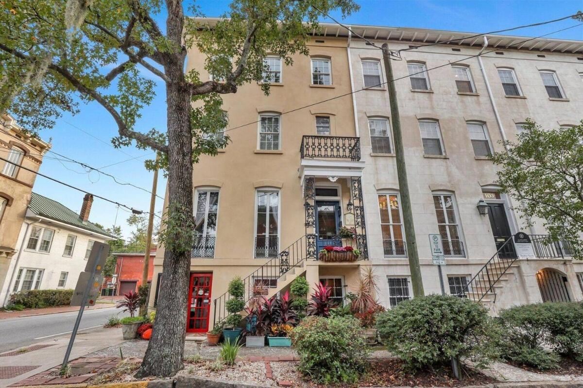 Apartment Classic Quarters At The 101 Savannah