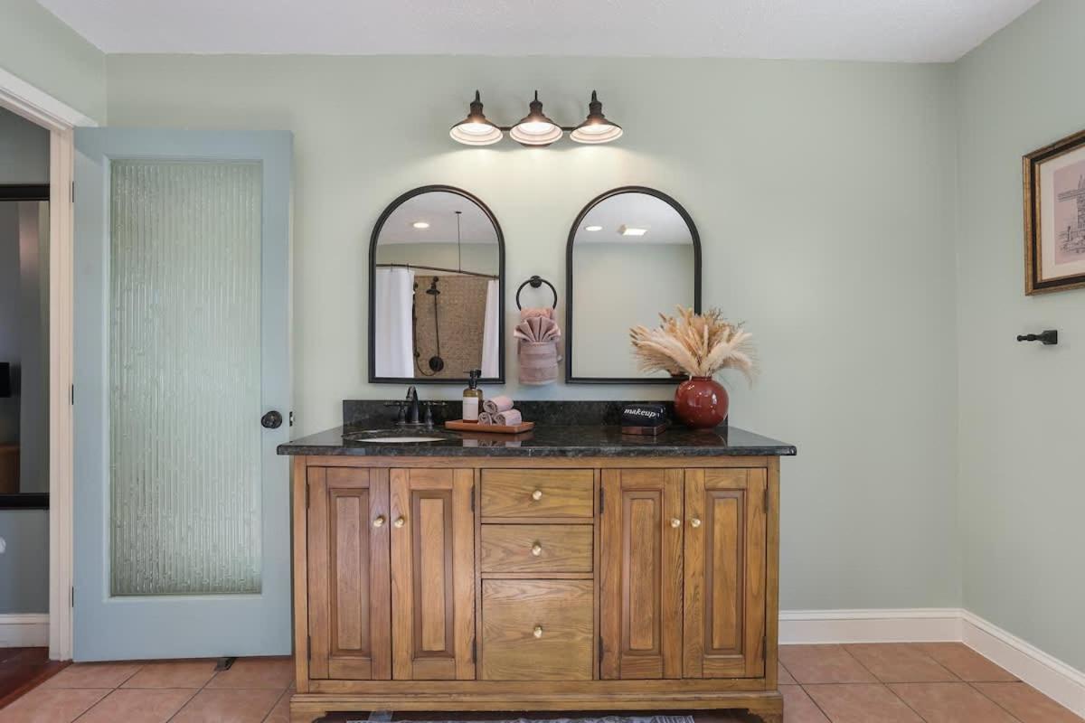 Holiday home Family & Dog-friendly House W Pool & Entertainment Galore! Halfway To Downtown And Tybee *
