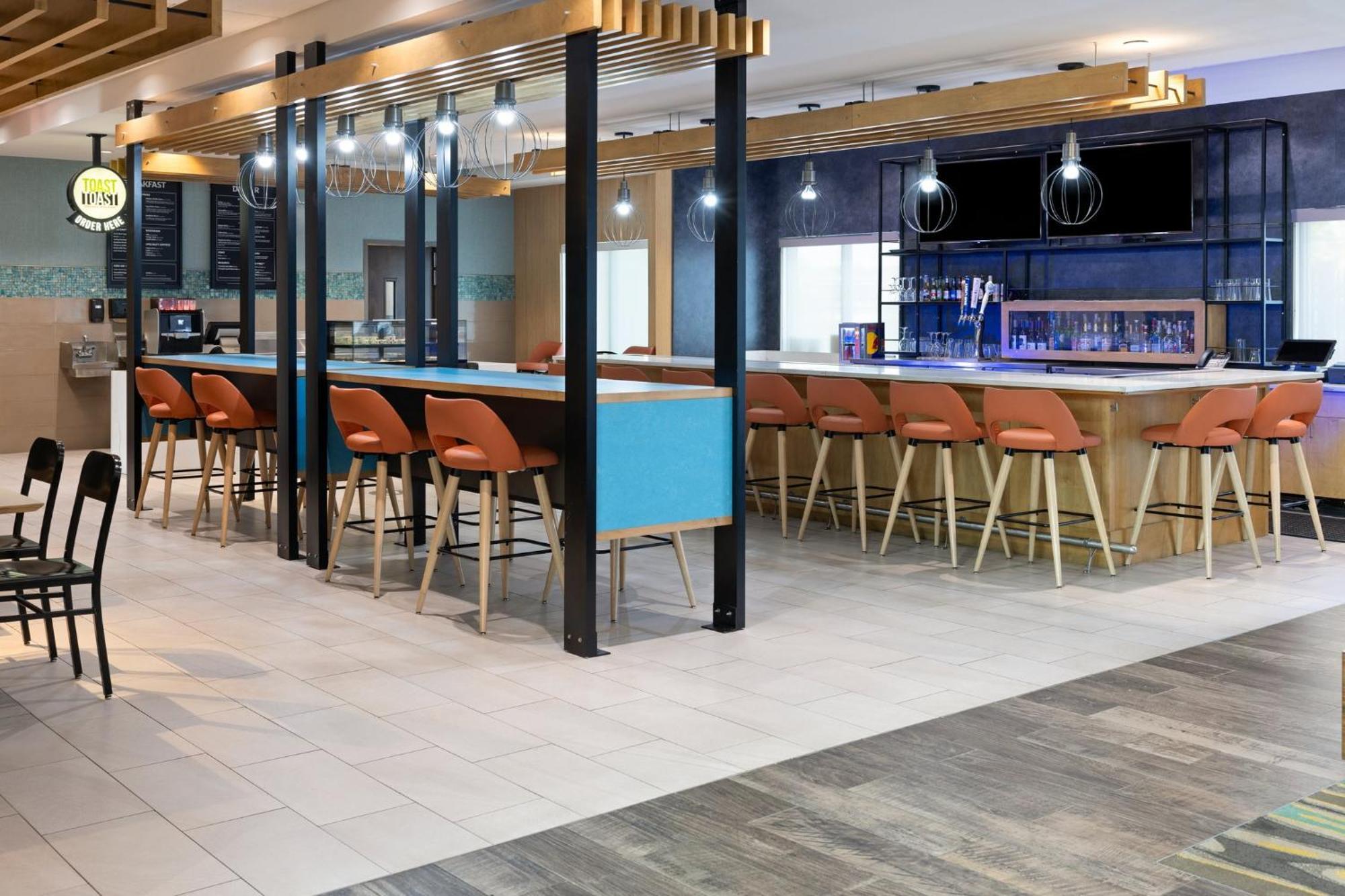 & - Airport - Pooler By Ihg 3*