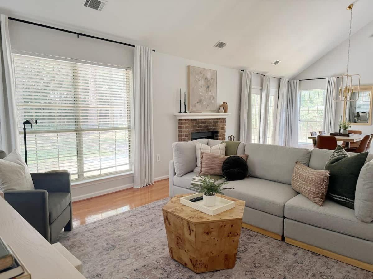Holiday home Charming For Family And Dogs Near & *