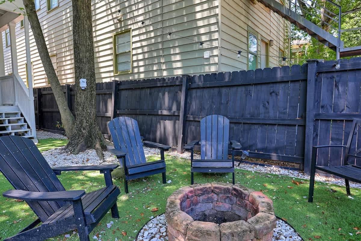 Holiday home Renovated Dog Friendly Duplex Near Food & Fun Fully Fenced Yard And Private Parking