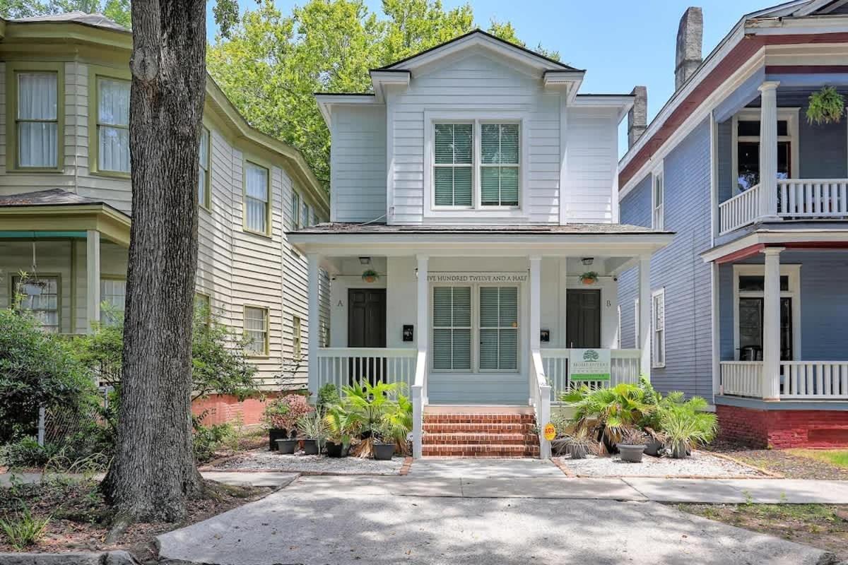 Renovated Dog Friendly Duplex Near Food & Fun Fully Fenced Yard And Private Parking *