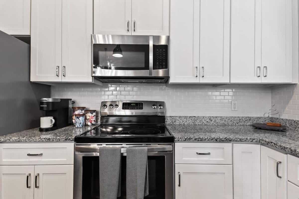 Holiday home Renovated Dog Friendly Duplex Near Food & Fun Fully Fenced Yard And Private Parking