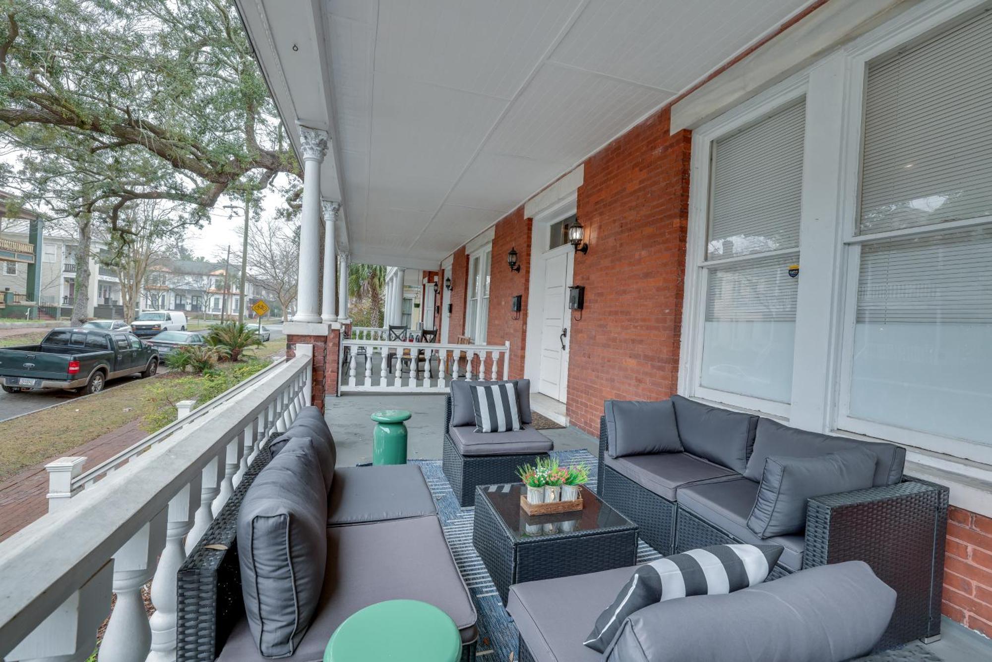 Apartment Mid-century Getaway Savannah
