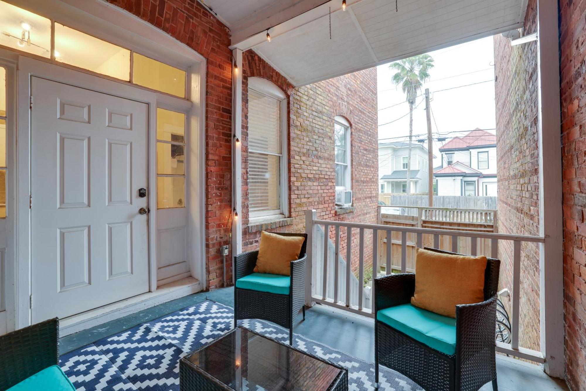 Mid-century Getaway Apartment