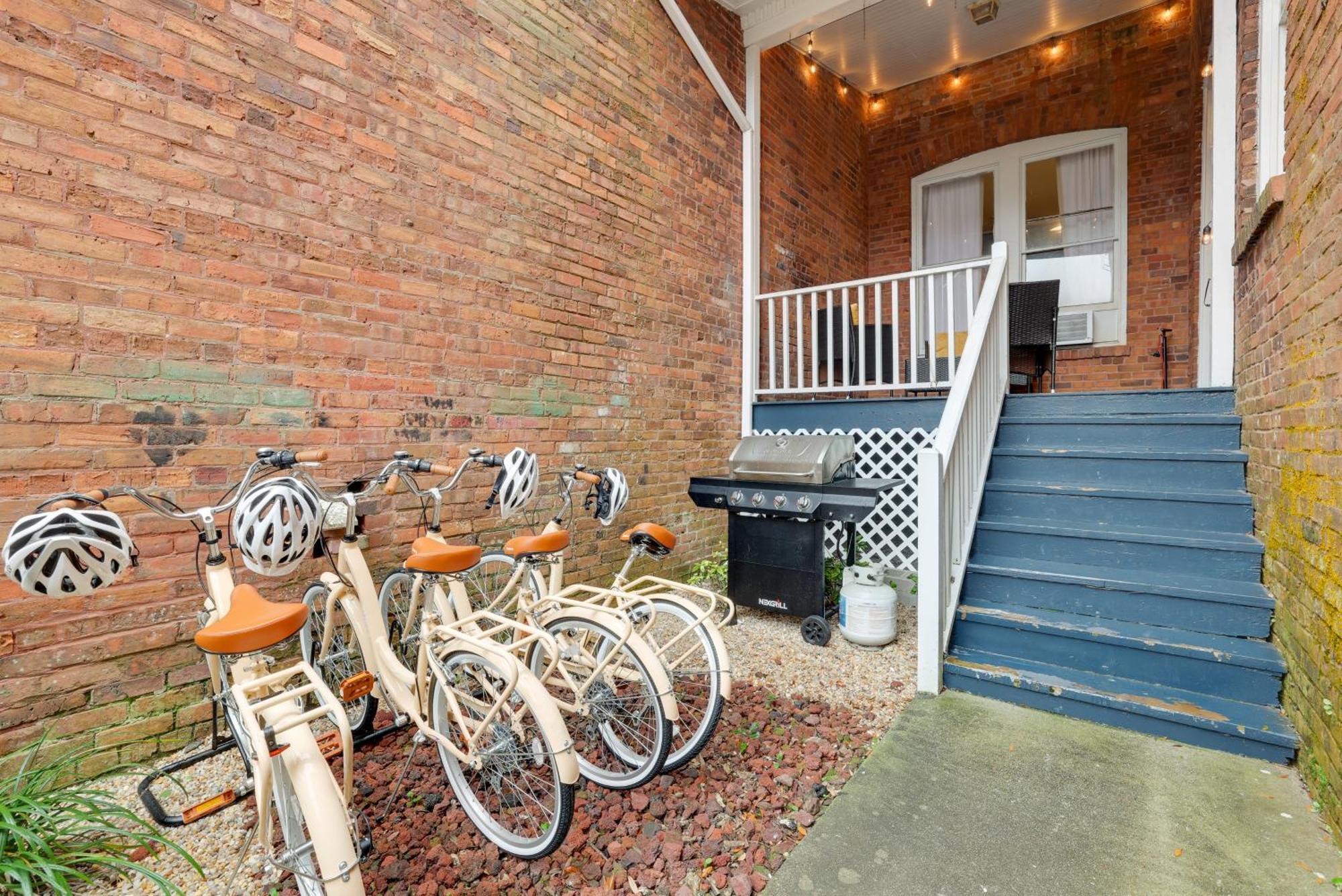 Mid-century Getaway * Savannah