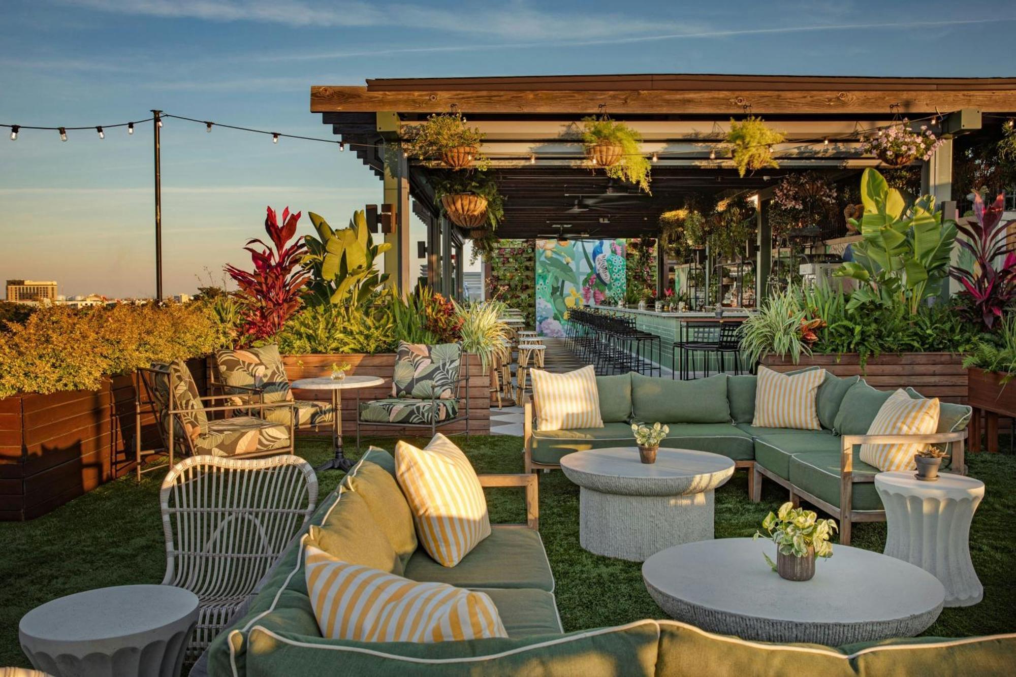 Perry Lane Hotel, A Luxury Collection Hotel, Hotel 5*